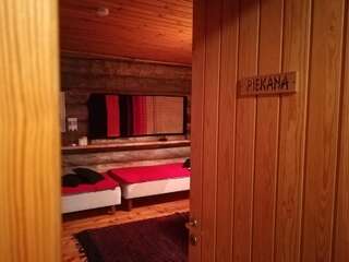 Мини-отель Tunturipöllö Guesthouse Луосто Cемейный номер с собственной ванной комнатой-7